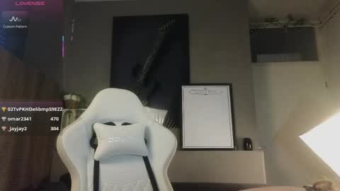 Ayreen Moore online show from 04/08/26, 06:30