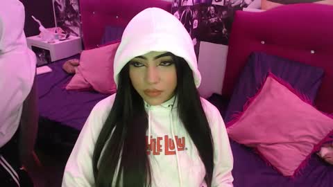 Snapshot of aysel_27 chatting on 11/18/25, 11:37 Aysel online show from 11/18/25, 11:37