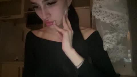 Snapshot of ayshekisskitty chatting on 11/23/25, 09:25 ViktoranMary online show from 11/23/25, 09:25