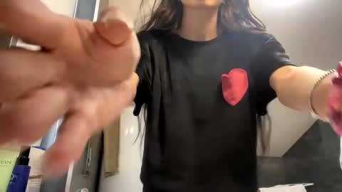 Snapshot of ayshekisskitty chatting on 11/30/25, 11:47 ViktoranMary online show from 11/30/25, 11:47