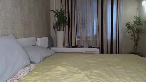 Snapshot of ayshekisskitty chatting on 02/14/26, 08:33 ViktoranMary online show from 02/14/26, 08:33