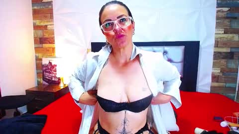 Snapshot of azaahara_ chatting on 03/07/25, 11:07 Azahara online show from 03/07/25, 11:07