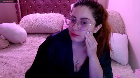 Snapshot of azamy_12 chatting on 01/02/25, 10:33 Amanda online show from 01/02/25, 10:33
