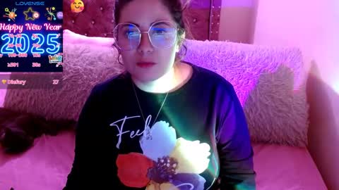 Snapshot of azamy_12 chatting on 01/08/25, 04:02 Amanda online show from 01/08/25, 04:02