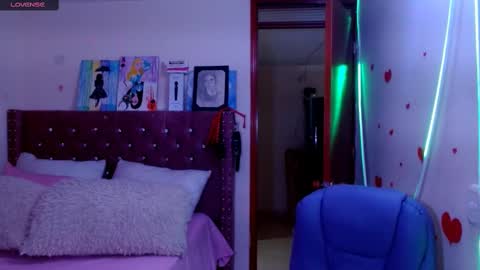 Snapshot of azamy_12 chatting on 02/23/25, 10:42 Amanda online show from 02/23/25, 10:42