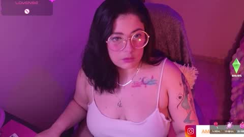 Snapshot of azamy_12 chatting on 09/21/25, 05:53 Amanda online show from 09/21/25, 05:53