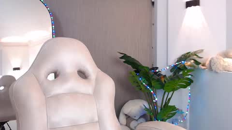 Snapshot of azaria_w chatting on 02/27/25, 03:36 Adriana online show from 02/27/25, 03:36