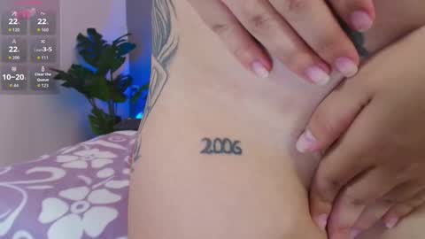 Snapshot of azaria_w chatting on 10/04/25, 08:18 Adriana online show from 10/04/25, 08:18