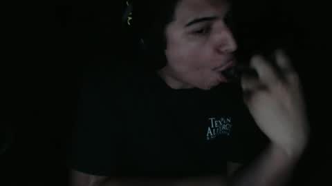 Snapshot of azazel_star chatting on 12/18/25, 01:55 azazel_star online show from 12/18/25, 01:55