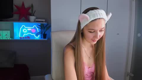 Snapshot of azeliaclark chatting on 01/06/25, 05:59 Sofia online show from 01/06/25, 05:59