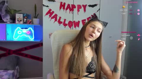 Snapshot of azeliaclark chatting on 10/23/25, 08:29 Sofia online show from 10/23/25, 08:29