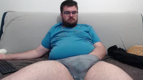 Snapshot of azer912 chatting on 11/10/25, 09:47 Azer online show from 11/10/25, 09:47