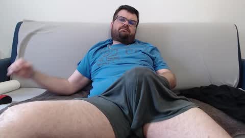 Snapshot of azer912 chatting on 11/11/25, 10:59 Azer online show from 11/11/25, 10:59