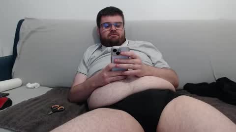 Snapshot of azer912 chatting on 11/12/25, 08:52 Azer online show from 11/12/25, 08:52