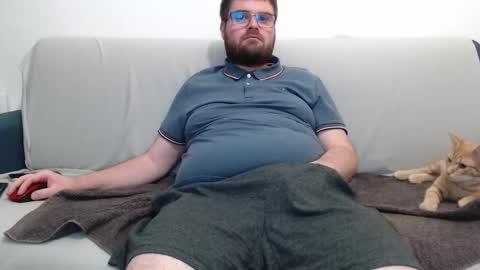 Snapshot of azer912 chatting on 11/19/25, 08:31 Azer online show from 11/19/25, 08:31