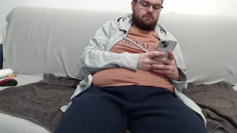 Snapshot of azer912 chatting on 11/23/25, 08:41 Azer online show from 11/23/25, 08:41