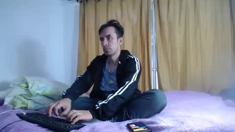 Snapshot of aziel_xxx chatting on 02/25/25, 10:50 AZIEL online show from 02/25/25, 10:50