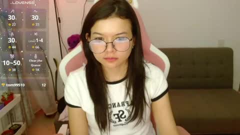 Snapshot of azu_chan chatting on 05/08/26, 12:16 Azu online show from 05/08/26, 12:16