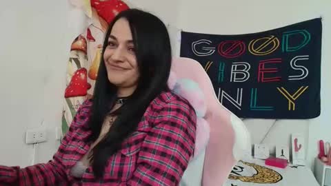 Snapshot of azucenaxxxgp chatting on 04/20/26, 03:37 Azucena R online show from 04/20/26, 03:37