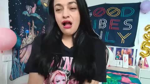 Snapshot of azucenaxxxgp chatting on 05/15/26, 02:35 Azucena R online show from 05/15/26, 02:35