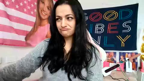 Snapshot of azucenaxxxgp chatting on 06/05/26, 03:29 Azucena R online show from 06/05/26, 03:29