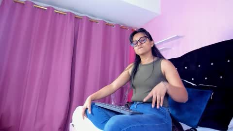 Snapshot of azul_moon chatting on 11/11/25, 03:50 azul_moon online show from 11/11/25, 03:50