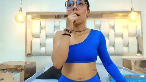 Snapshot of azulmaveric chatting on 07/17/26, 08:03 AZUL online show from 07/17/26, 08:03