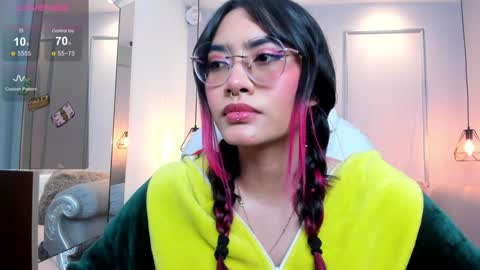 Azura online show from 01/10/25, 08:37