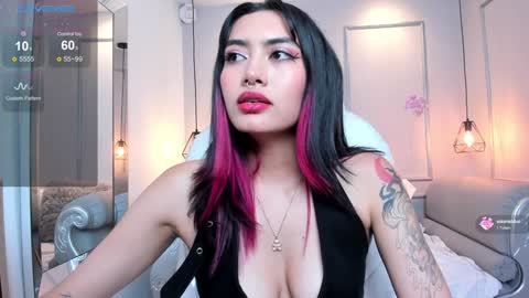 Azura online show from 02/04/25, 10:24