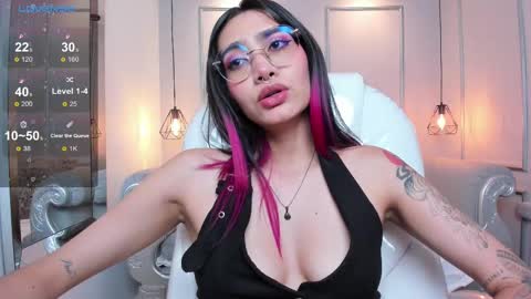 Azura online show from 03/03/25, 10:20