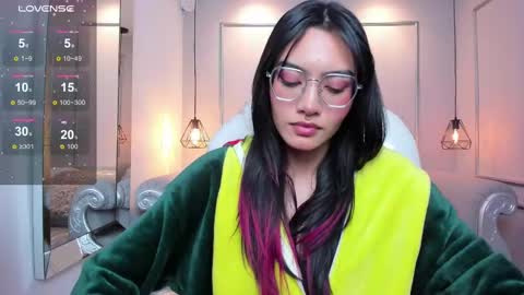 Azura online show from 09/18/25, 07:49