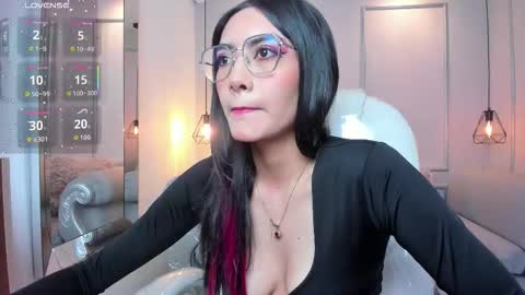 Azura online show from 11/04/25, 07:24