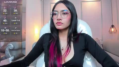 Azura online show from 11/10/25, 07:24