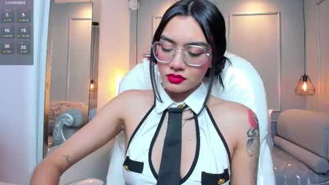 Azura online show from 12/04/25, 07:44