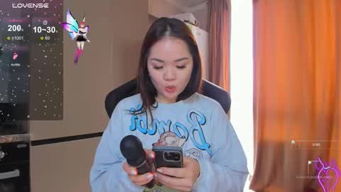 Snapshot of azure_moon chatting on 11/15/25, 09:17 azure_moon online show from 11/15/25, 09:17