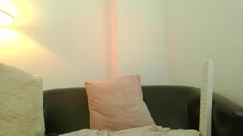 Snapshot of b3cky_ chatting on 03/05/25, 09:16 Rebecca online show from 03/05/25, 09:16