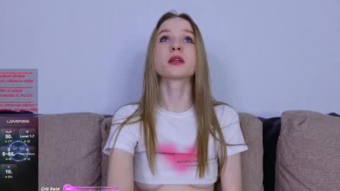 Snapshot of b4by_emilia chatting on 11/10/25, 06:23 b4by_emilia online show from 11/10/25, 06:23