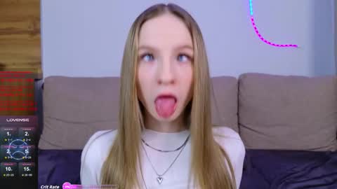 Snapshot of b4by_emilia chatting on 11/20/25, 01:22 b4by_emilia online show from 11/20/25, 01:22