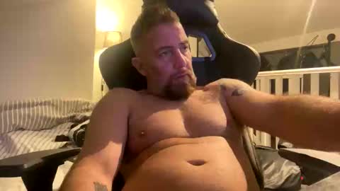 Snapshot of b4dafall44 chatting on 10/31/25, 10:44 b4dafall44 online show from 10/31/25, 10:44