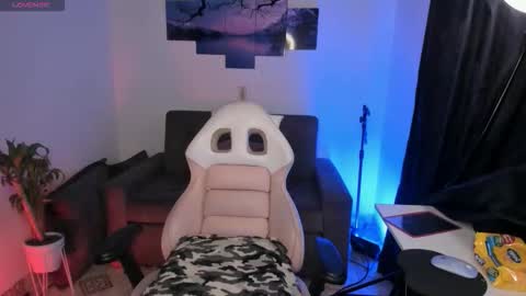 Snapshot of baaby_boyy chatting on 09/11/25, 09:42 odeley online show from 09/11/25, 09:42