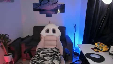 Snapshot of baaby_boyy chatting on 09/12/25, 09:42 odeley online show from 09/12/25, 09:42