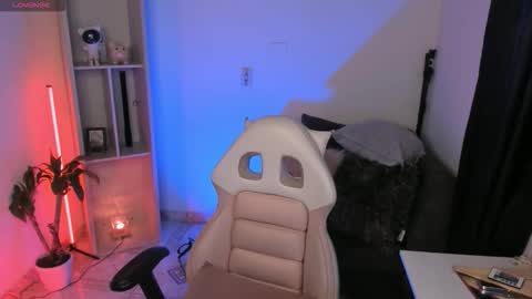 Snapshot of baaby_boyy chatting on 11/12/25, 08:48 odeley online show from 11/12/25, 08:48