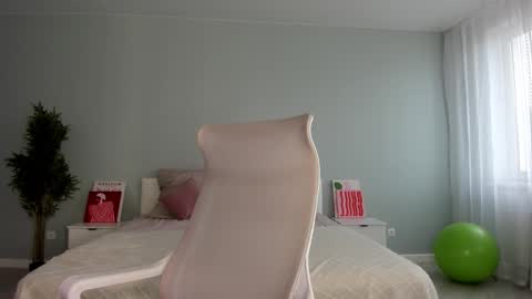 Monica online show from 09/09/25, 12:43