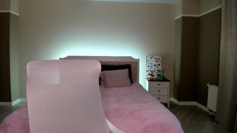 Monica online show from 10/08/25, 12:41