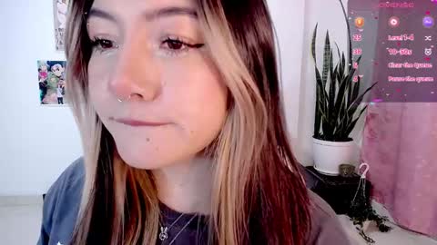 Snapshot of babe_blondie chatting on 03/02/25, 11:53 TATIANA online show from 03/02/25, 11:53