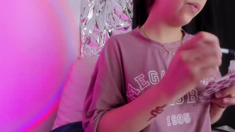 Queen B online show from 10/03/25, 05:21