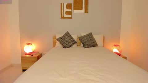 itzell  online show from 02/13/25, 12:24