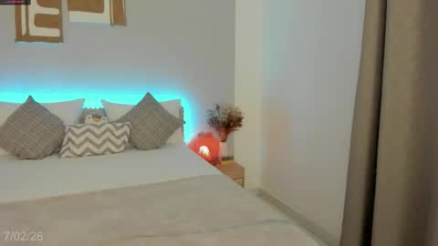 itzell  online show from 02/08/26, 01:42