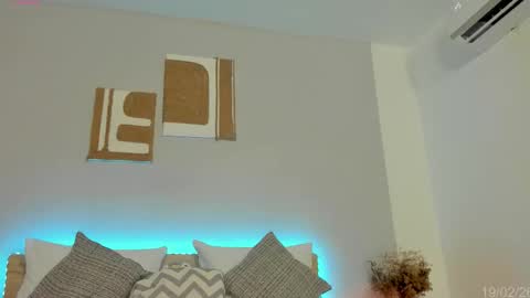 itzell  online show from 02/20/26, 01:24