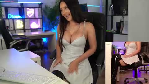 Olivia and Lexi online show from 07/10/26, 05:12